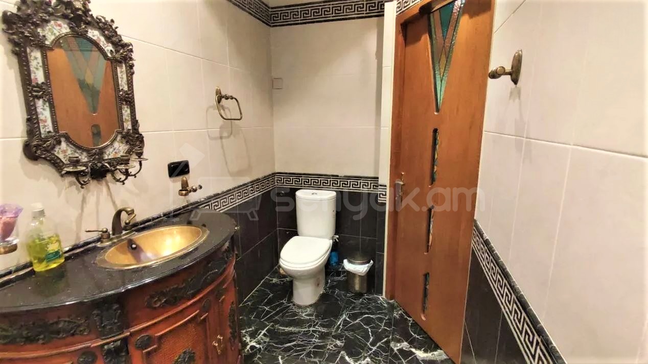 4 Սենյականոց Բնակարան Նորակառույց Քարե Շենքում, 210քմ, 6/7 հարկ, Կապիտալ Վերանորոգված