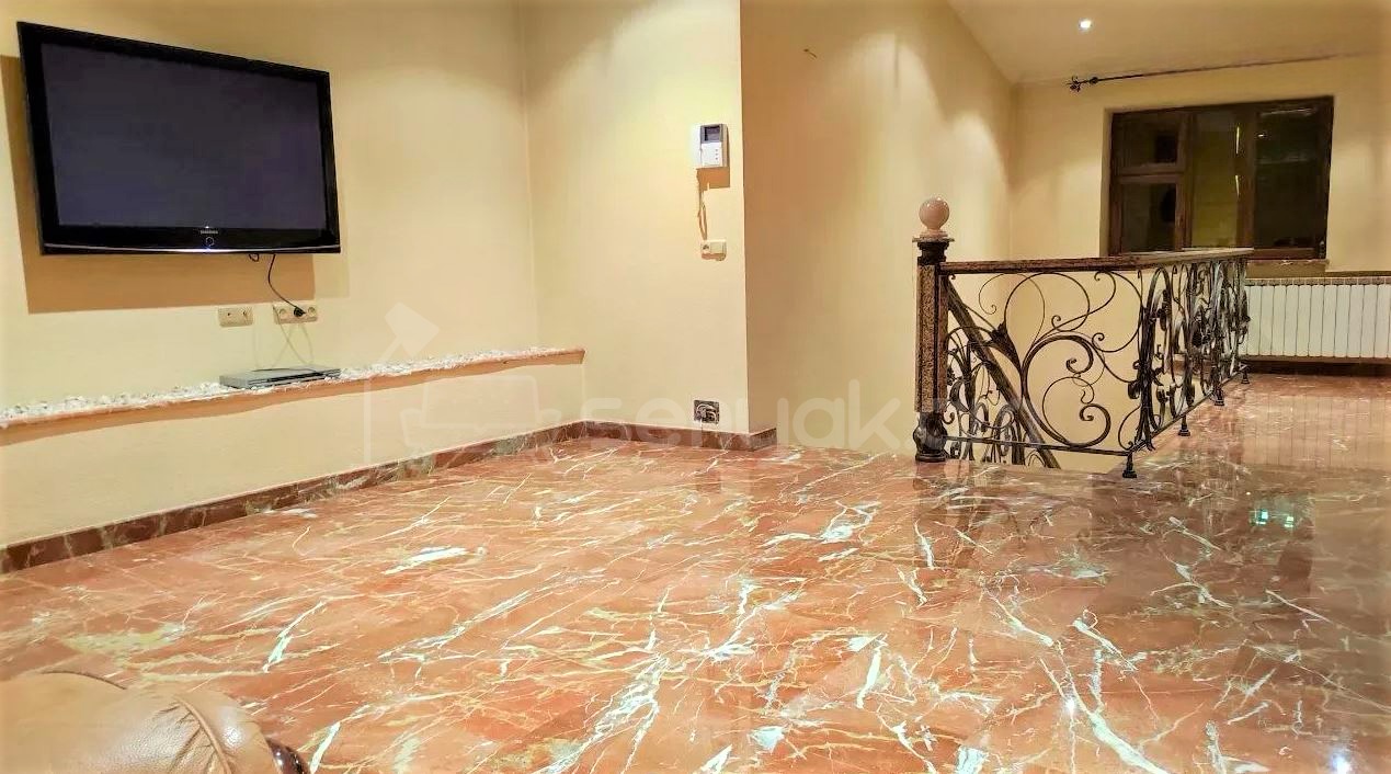 4 Սենյականոց Բնակարան Նորակառույց Քարե Շենքում, 210քմ, 6/7 հարկ, Կապիտալ Վերանորոգված