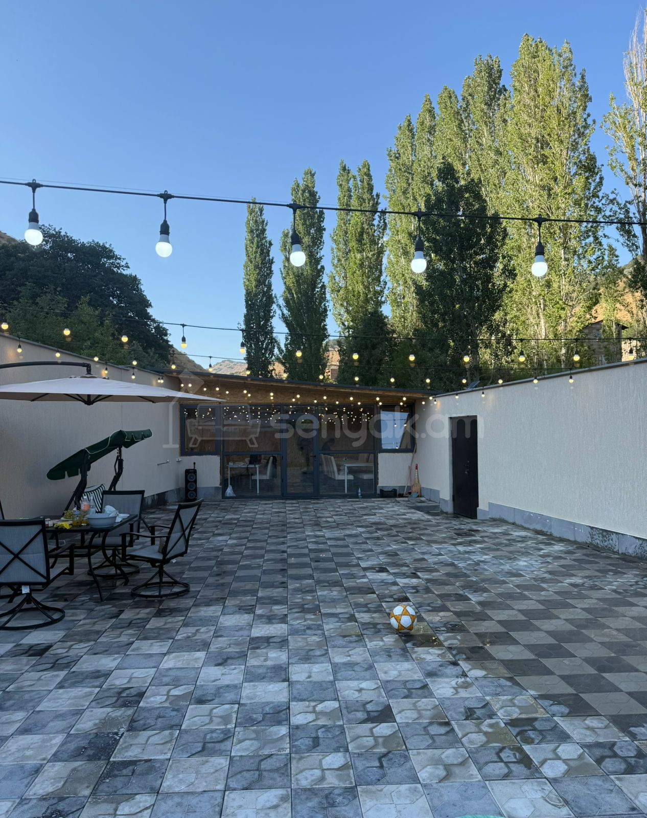 2 Սենյականոց Ամառանոց, 200քմ, Լողավազանով