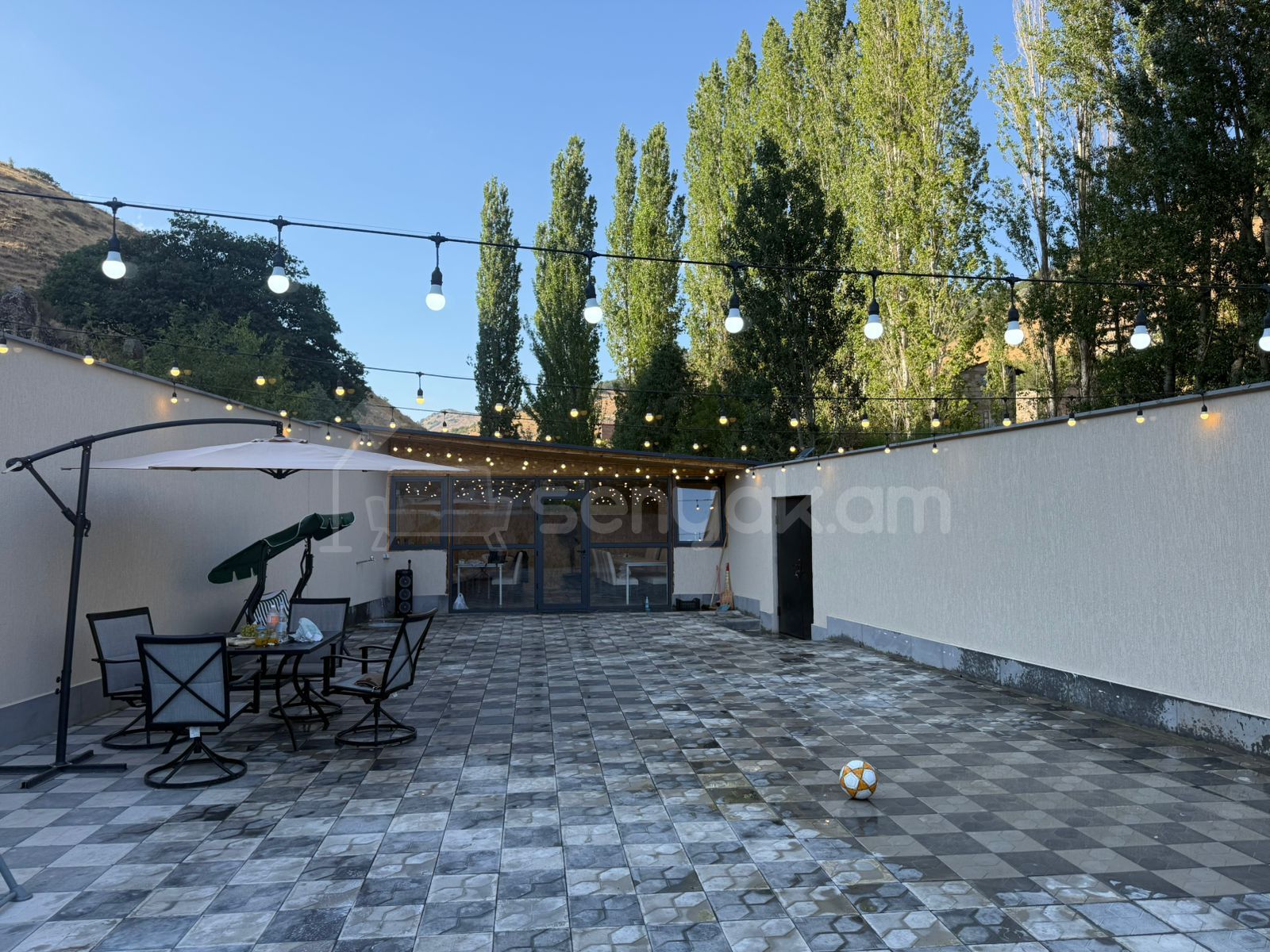 2 Սենյականոց Ամառանոց, 200քմ, Լողավազանով