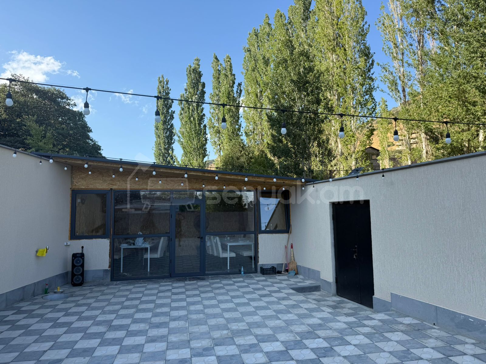 2 Սենյականոց Ամառանոց, 200քմ, Լողավազանով