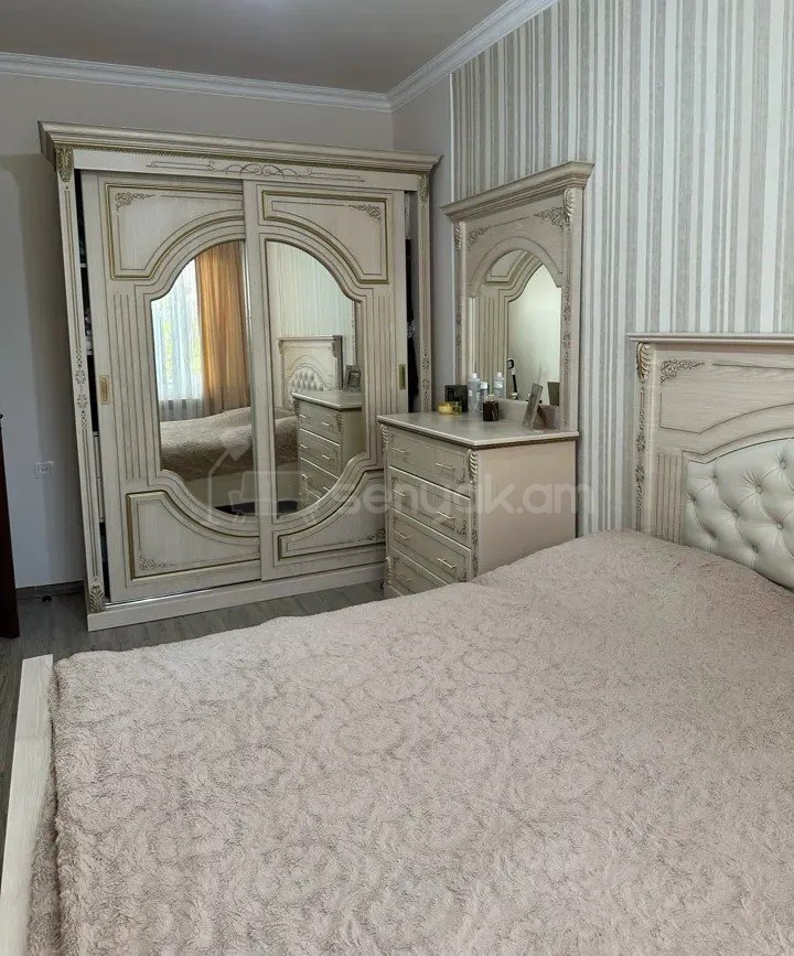 3 Սենյականոց Բնակարան Քարե Շենքում, 76քմ, 3/5 հարկ, Կապիտալ Վերանորոգված