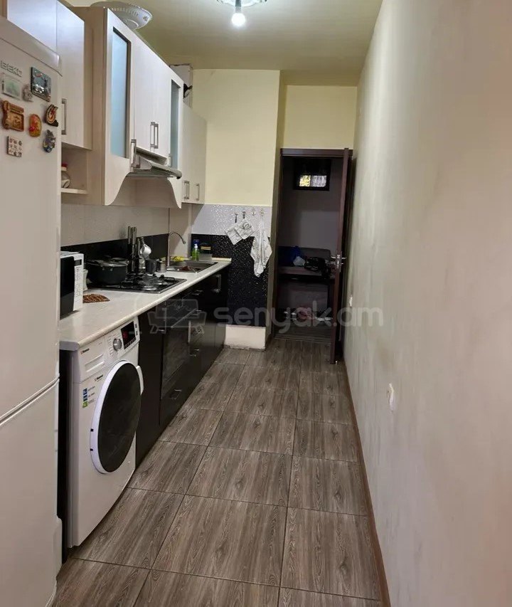 3 Սենյականոց Բնակարան Քարե Շենքում, 76քմ, 3/5 հարկ, Կապիտալ Վերանորոգված