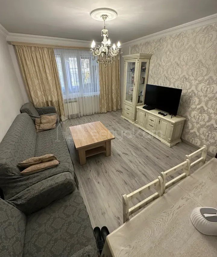 3 Սենյականոց Բնակարան Քարե Շենքում, 76քմ, 3/5 հարկ, Կապիտալ Վերանորոգված