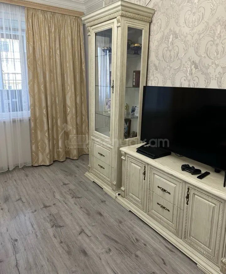 3 Սենյականոց Բնակարան Քարե Շենքում, 76քմ, 3/5 հարկ, Կապիտալ Վերանորոգված