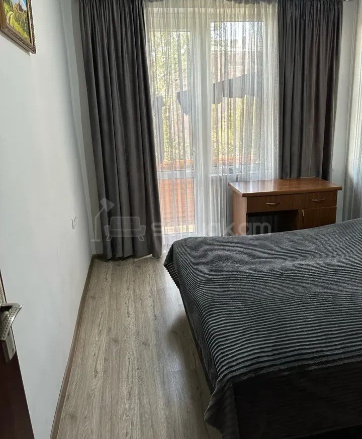 3 Սենյականոց Բնակարան Քարե Շենքում, 76քմ, 3/5 հարկ, Կապիտալ Վերանորոգված