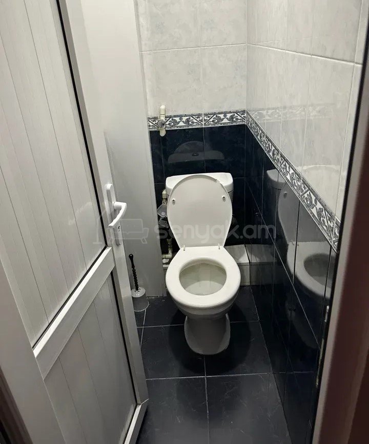 3 Սենյականոց Բնակարան Քարե Շենքում, 76քմ, 3/5 հարկ, Կապիտալ Վերանորոգված