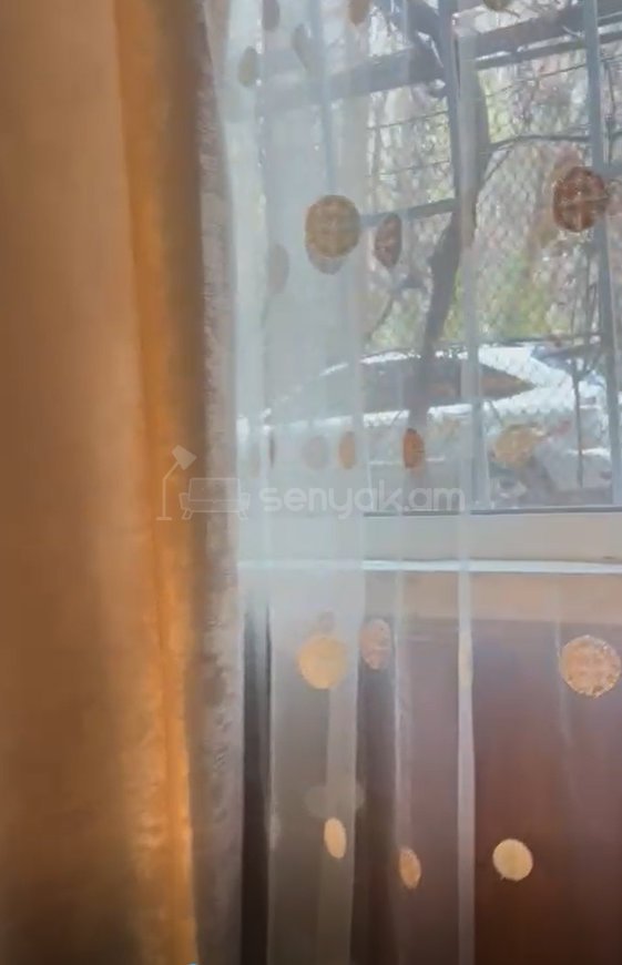 3 Սենյականոց Բնակարան Քարե Շենքում, 75քմ, 1/5 հարկ, Նորմալ Վիճակում