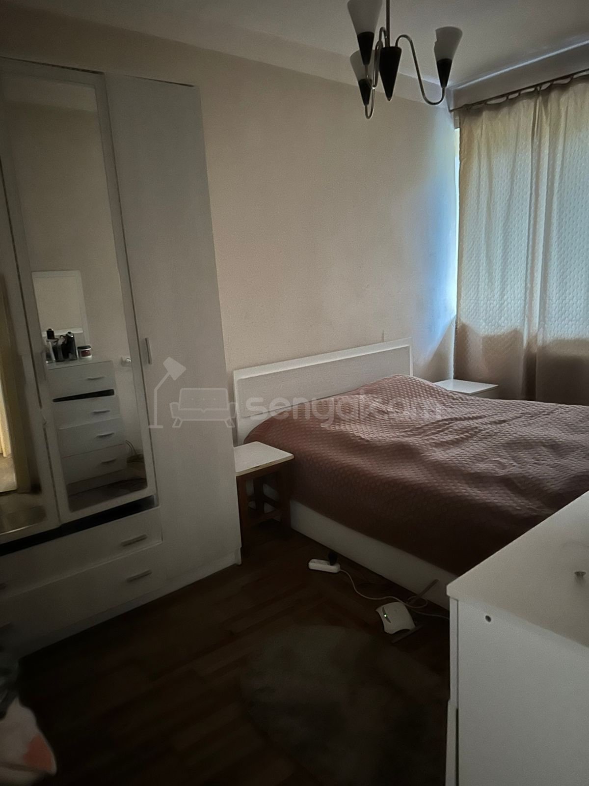 3 Սենյականոց Բնակարան Քարե Շենքում, 75քմ, 1/5 հարկ, Նորմալ Վիճակում