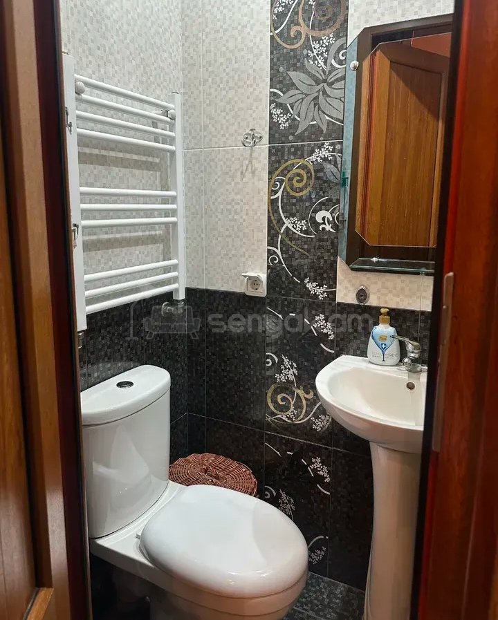 4 Սենյականոց Բնակարան, 100քմ, 2/9 հարկ, Նորմալ Վիճակում, Կահավորված