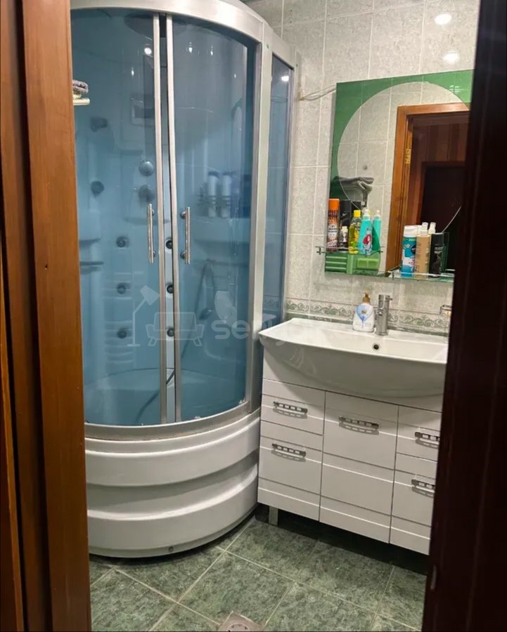 4 Սենյականոց Բնակարան, 100քմ, 2/9 հարկ, Նորմալ Վիճակում, Կահավորված