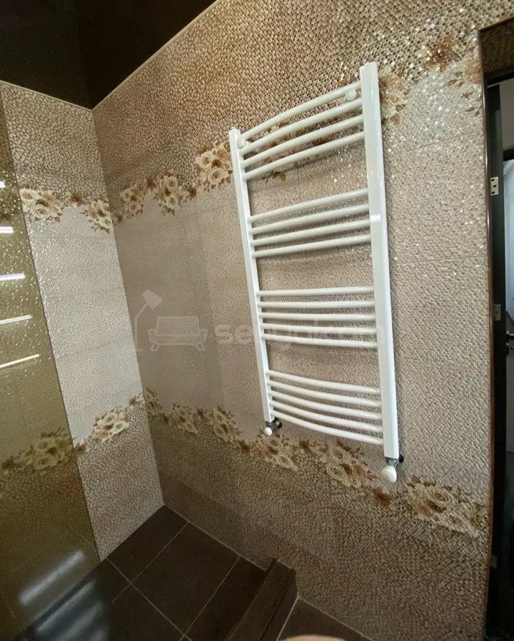 3 Սենյականոց Բնակարան, 96քմ, 9/9 հարկ, Նորմալ Վիճակում, Կահավորված