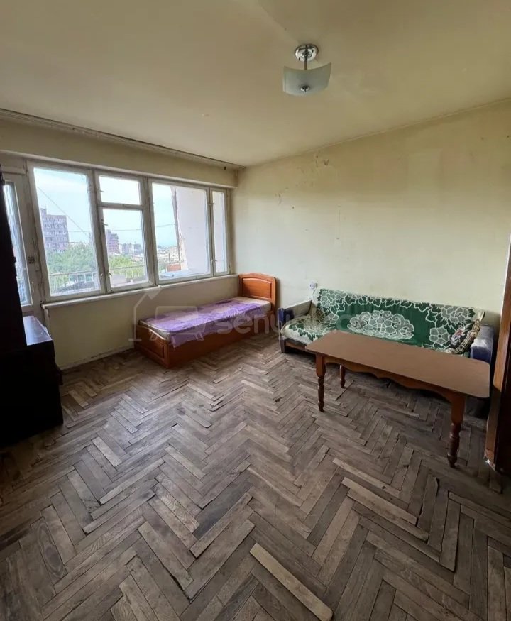 2 Սենյականոց Բնակարան Քարե Շենքում, 52քմ, 5/5 հարկ, Պետական Վիճակում, Կահավորված