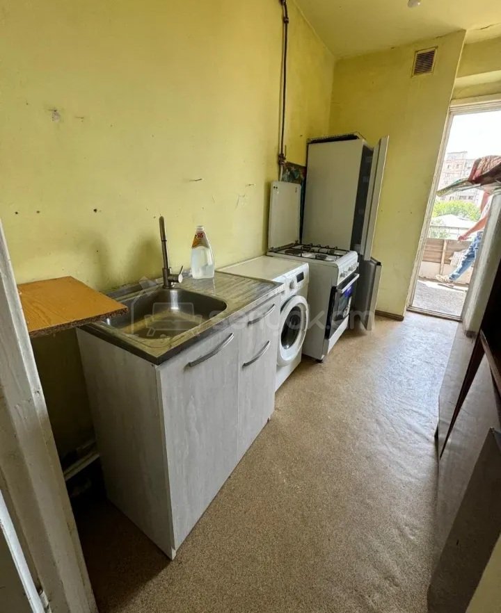 2 Սենյականոց Բնակարան Քարե Շենքում, 52քմ, 5/5 հարկ, Պետական Վիճակում, Կահավորված