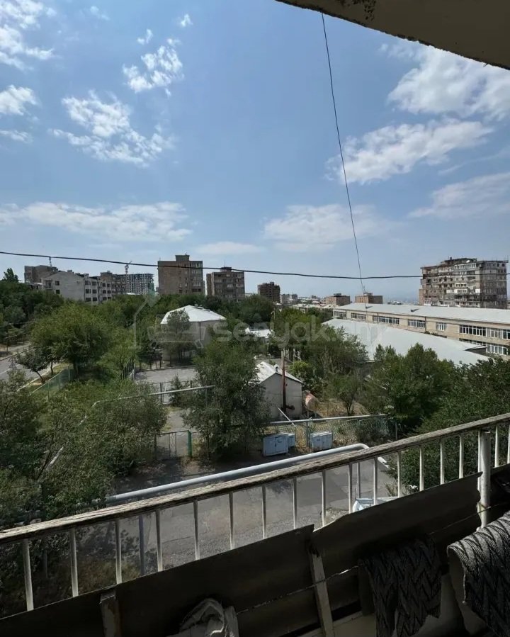 2 Սենյականոց Բնակարան Քարե Շենքում, 52քմ, 5/5 հարկ, Պետական Վիճակում, Կահավորված