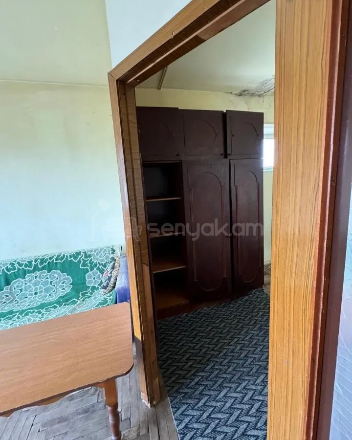 2 Սենյականոց Բնակարան Քարե Շենքում, 52քմ, 5/5 հարկ, Պետական Վիճակում, Կահավորված