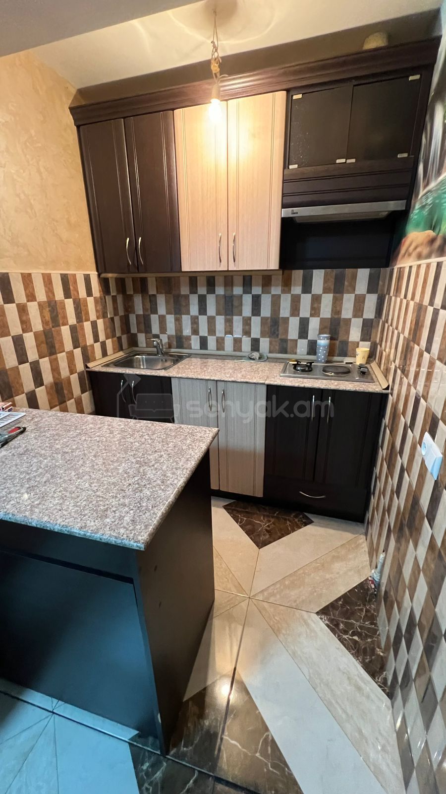 2 Սենյականոց Բնակարան Քարե Շենքում, 40քմ, 1/1 հարկ, Նորմալ Վիճակում, Կահավորված