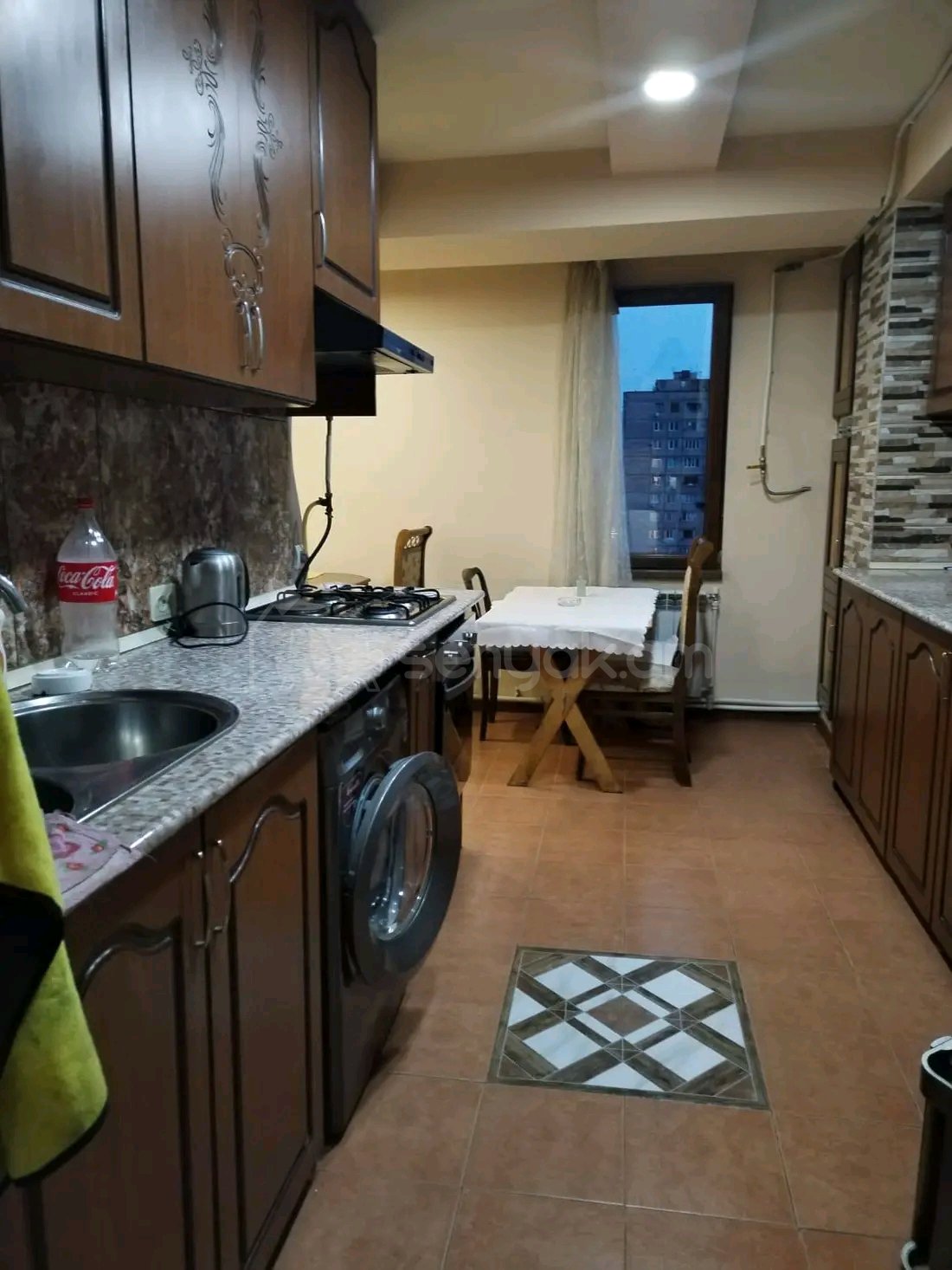 3 Սենյականոց Բնակարան, 90քմ, 6/14 հարկ, Նորմալ Վիճակում, Կահավորված