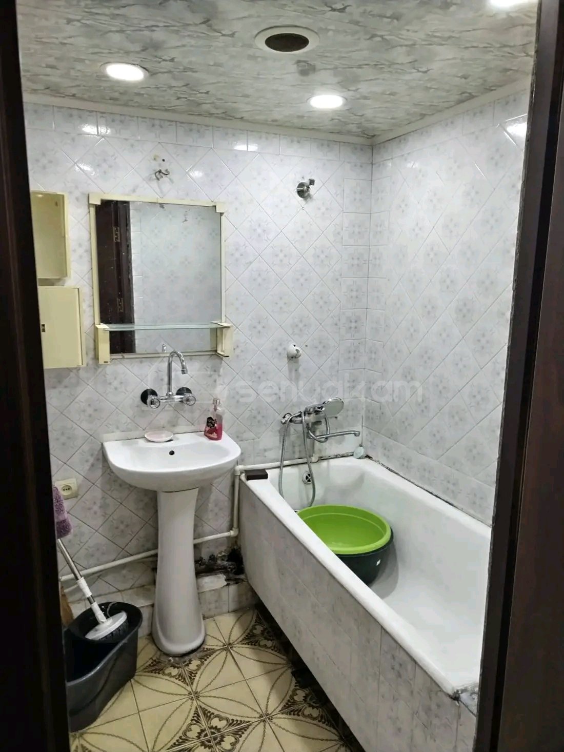 3 Սենյականոց Բնակարան, 90քմ, 6/14 հարկ, Նորմալ Վիճակում, Կահավորված