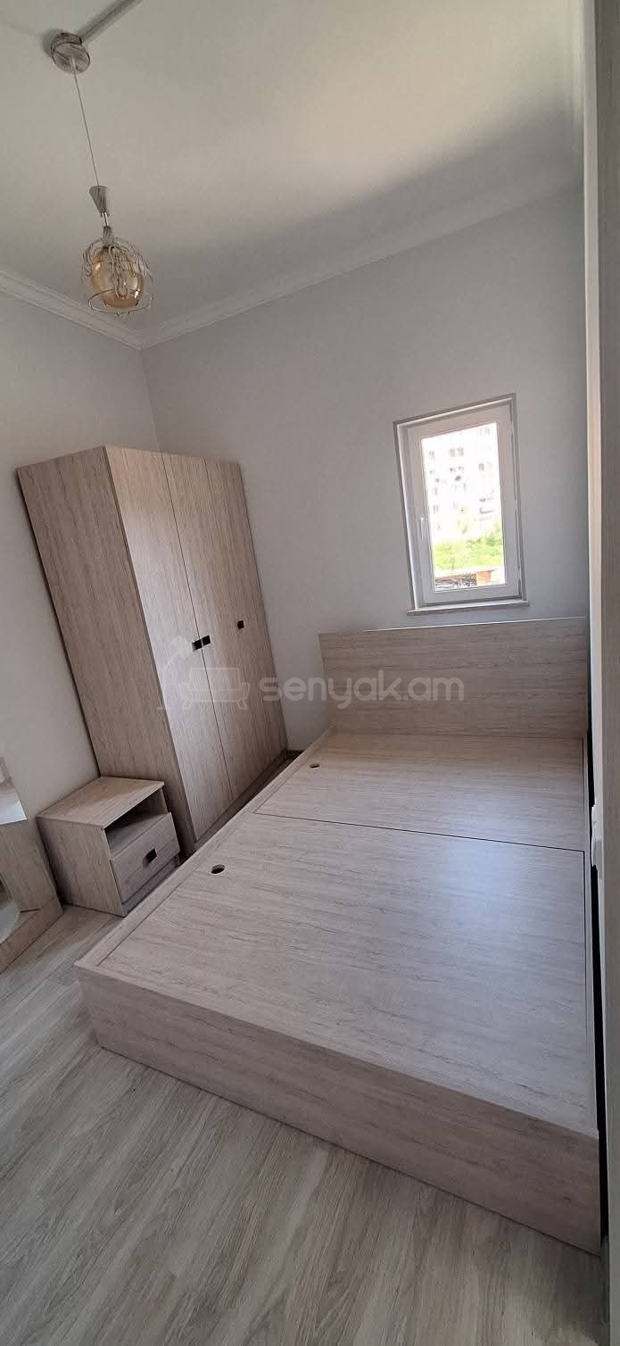 2 Սենյականոց Բնակարան Քարե Շենքում, 40քմ, 1/1 հարկ, Նորմալ Վիճակում, Կահավորված