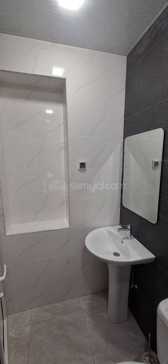 2 Սենյականոց Բնակարան Քարե Շենքում, 40քմ, 1/1 հարկ, Նորմալ Վիճակում, Կահավորված