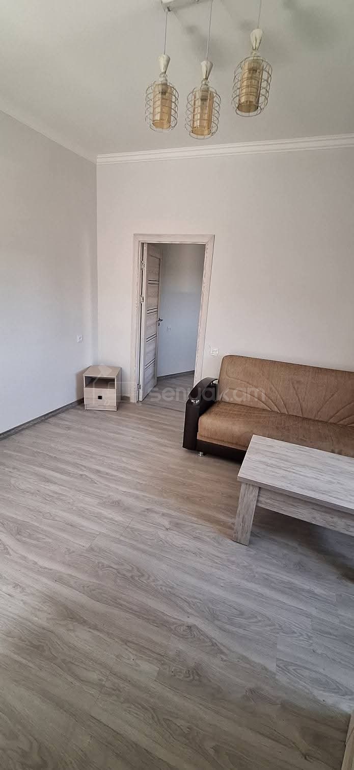 2 Սենյականոց Բնակարան Քարե Շենքում, 40քմ, 1/1 հարկ, Նորմալ Վիճակում, Կահավորված