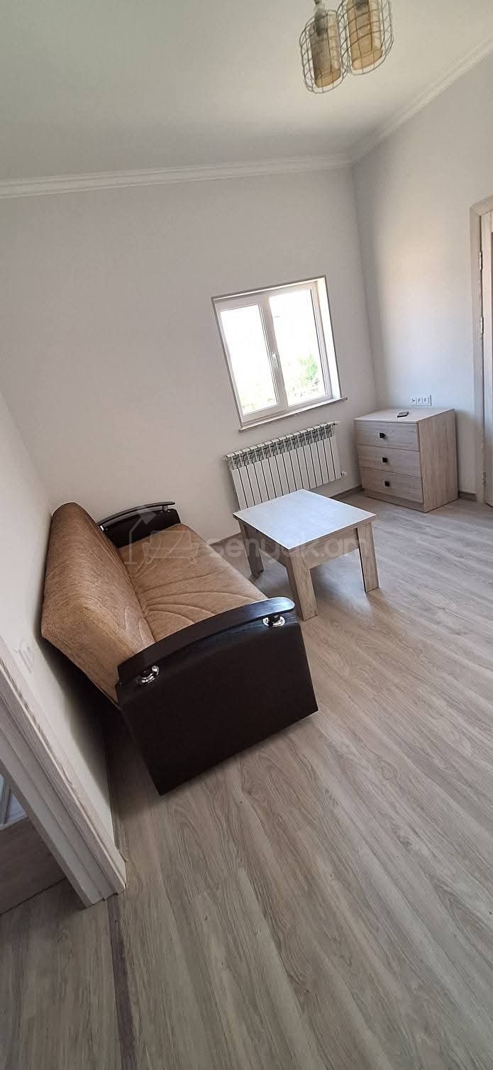 2 Սենյականոց Բնակարան Քարե Շենքում, 40քմ, 1/1 հարկ, Նորմալ Վիճակում, Կահավորված