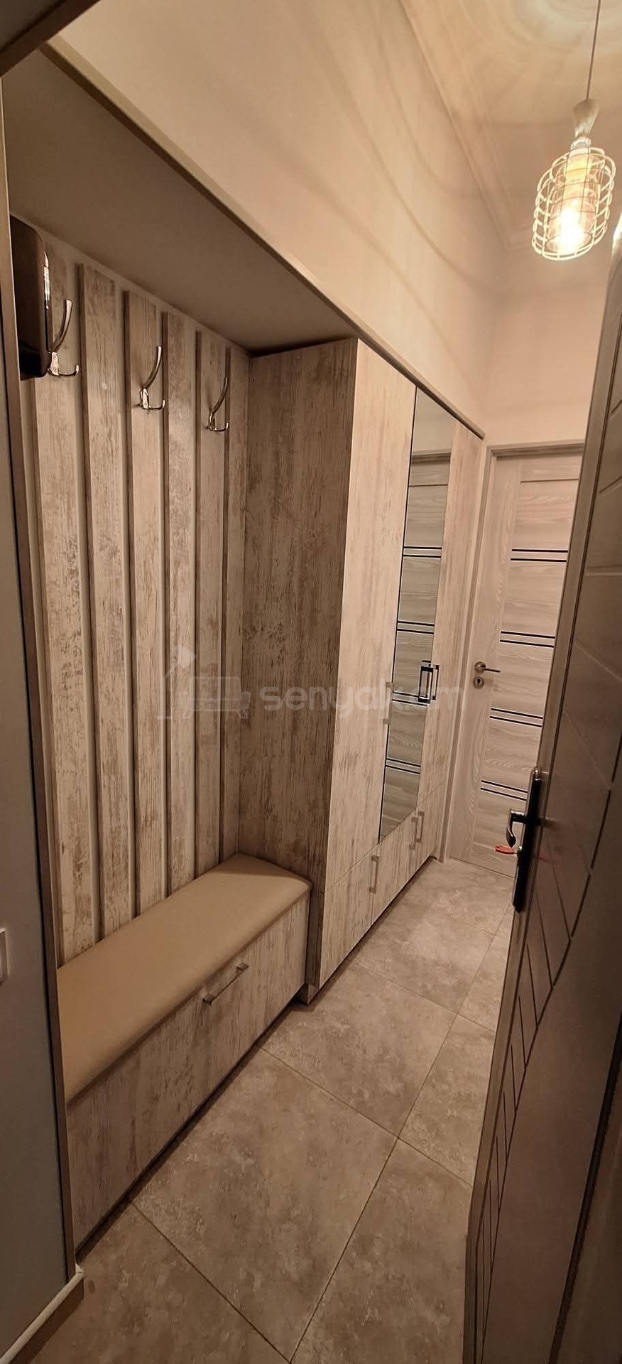 2 Սենյականոց Բնակարան Քարե Շենքում, 40քմ, 1/1 հարկ, Նորմալ Վիճակում, Կահավորված