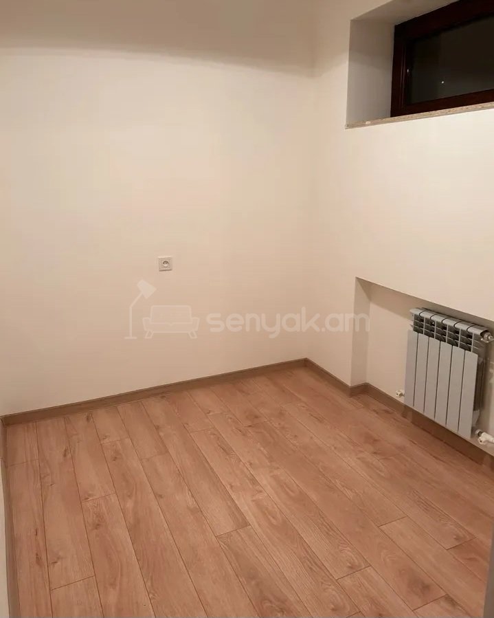 3 Սենյականոց Բնակարան Քարե Շենքում, 65քմ, 3/5 հարկ, Կապիտալ Վերանորոգված, Մասամբ Կահավորված