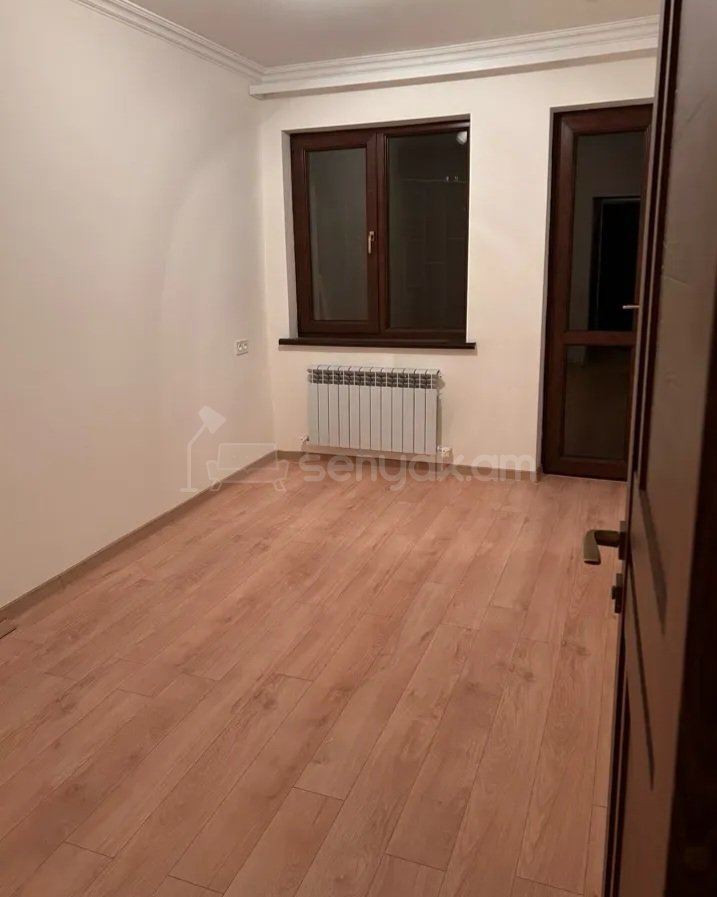 3 Սենյականոց Բնակարան Քարե Շենքում, 65քմ, 3/5 հարկ, Կապիտալ Վերանորոգված, Մասամբ Կահավորված