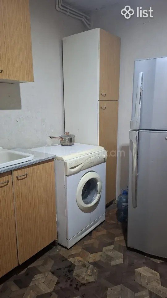 1 Սենյականոց Բնակարան, 40քմ, 8/9 հարկ, Նորմալ Վիճակում, Կահավորված, Արևկող