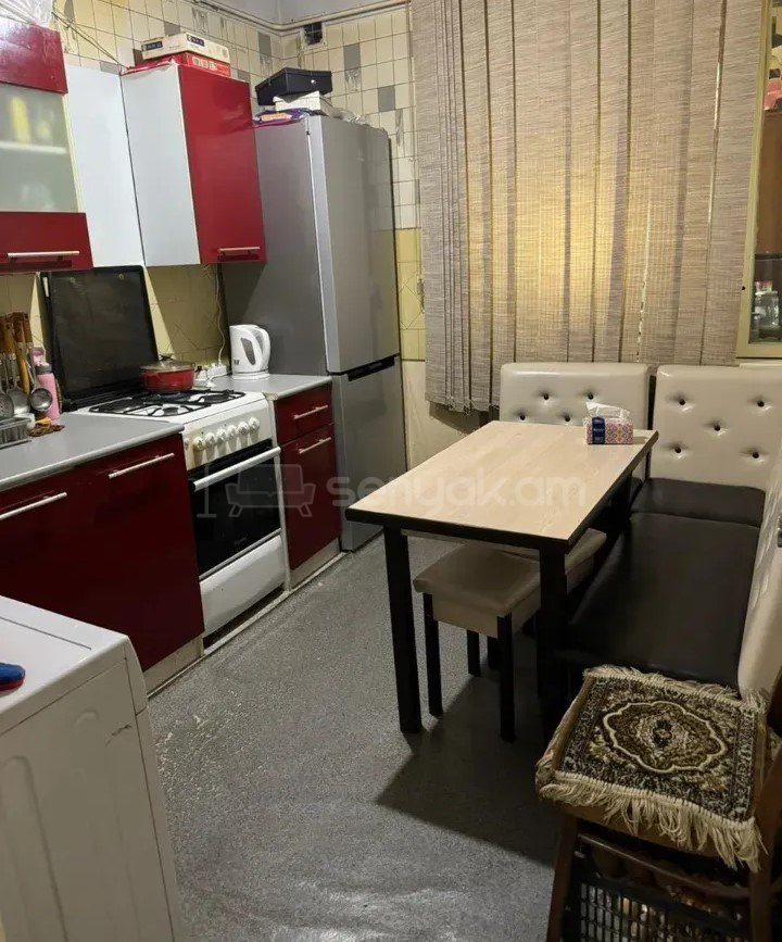 2 Սենյականոց Բնակարան Քարե Շենքում, 50քմ, 4/5 հարկ, Պետական Վիճակում