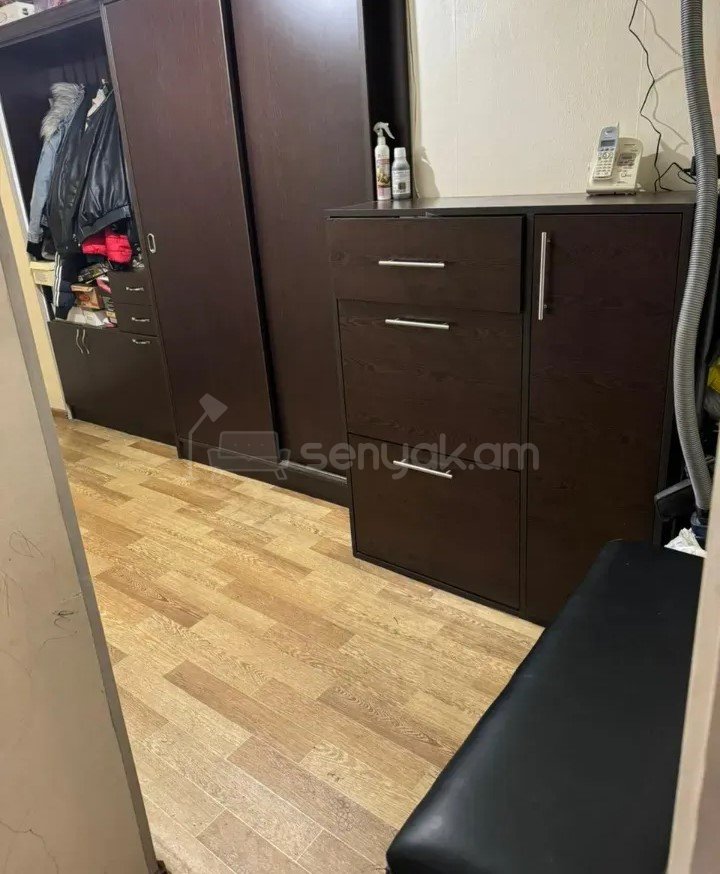 2 Սենյականոց Բնակարան Քարե Շենքում, 50քմ, 4/5 հարկ, Պետական Վիճակում