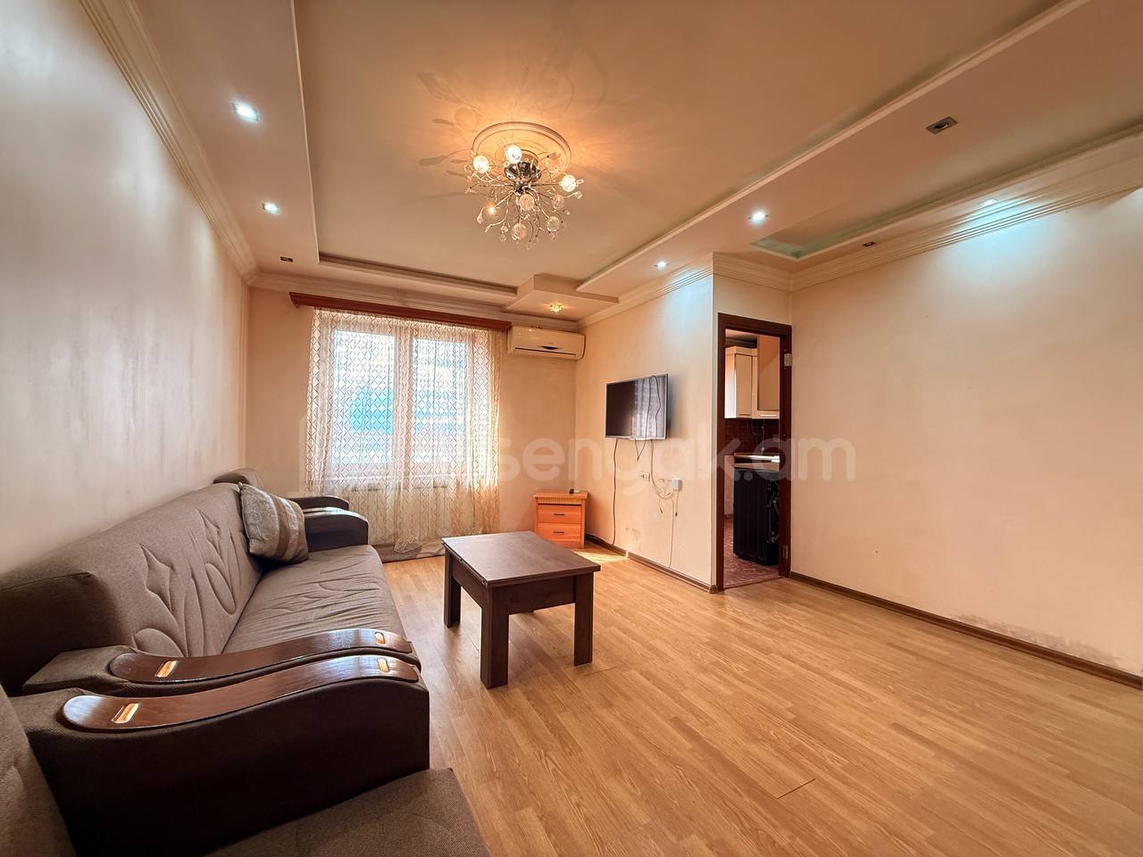 2 Սենյականոց Բնակարան Քարե Շենքում, 72քմ, 5/5 հարկ, Կապիտալ Վերանորոգված, Կահավորված