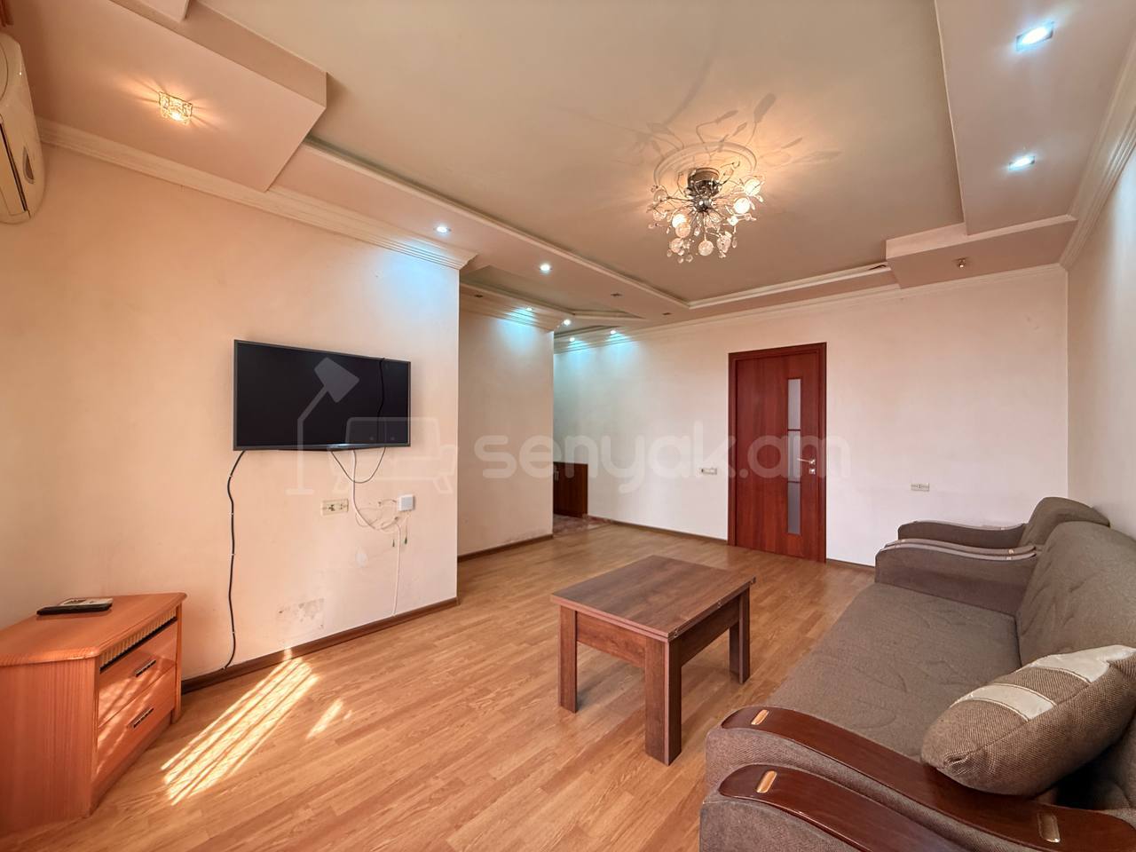 2 Սենյականոց Բնակարան Քարե Շենքում, 72քմ, 5/5 հարկ, Կապիտալ Վերանորոգված, Կահավորված