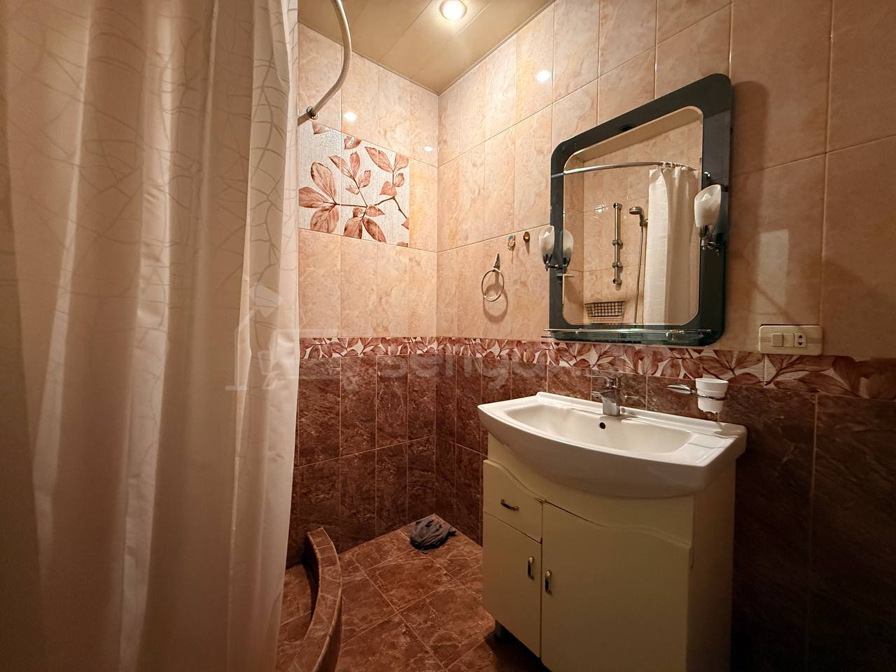 2 Սենյականոց Բնակարան Քարե Շենքում, 72քմ, 5/5 հարկ, Կապիտալ Վերանորոգված, Կահավորված