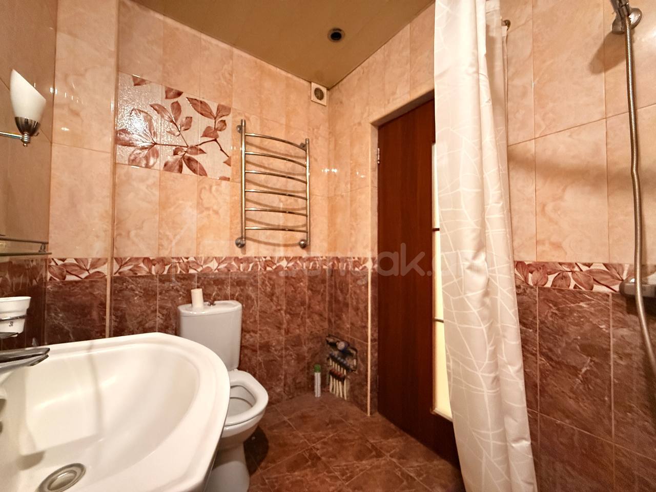 2 Սենյականոց Բնակարան Քարե Շենքում, 72քմ, 5/5 հարկ, Կապիտալ Վերանորոգված, Կահավորված