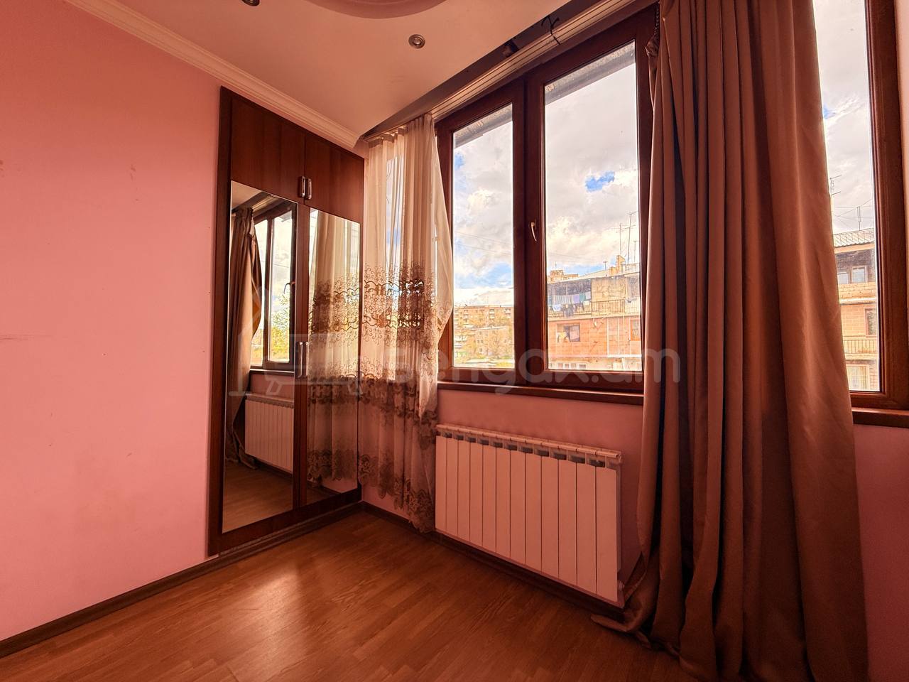 2 Սենյականոց Բնակարան Քարե Շենքում, 72քմ, 5/5 հարկ, Կապիտալ Վերանորոգված, Կահավորված