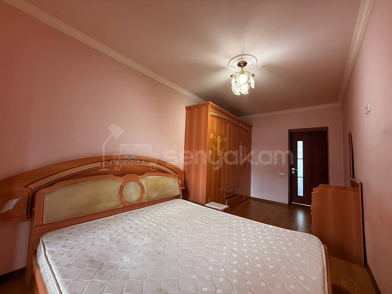 2 Սենյականոց Բնակարան Քարե Շենքում, 72քմ, 5/5 հարկ, Կապիտալ Վերանորոգված, Կահավորված