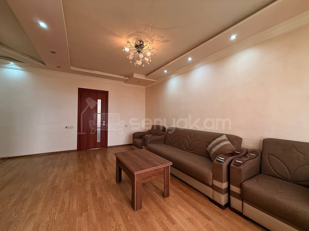 2 Սենյականոց Բնակարան Քարե Շենքում, 72քմ, 5/5 հարկ, Կապիտալ Վերանորոգված, Կահավորված