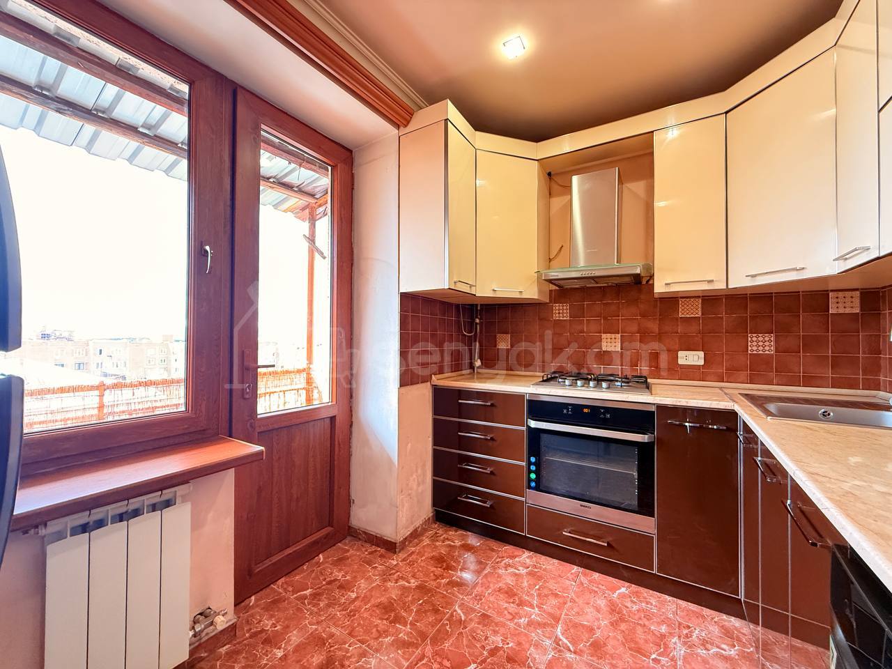 2 Սենյականոց Բնակարան Քարե Շենքում, 72քմ, 5/5 հարկ, Կապիտալ Վերանորոգված, Կահավորված