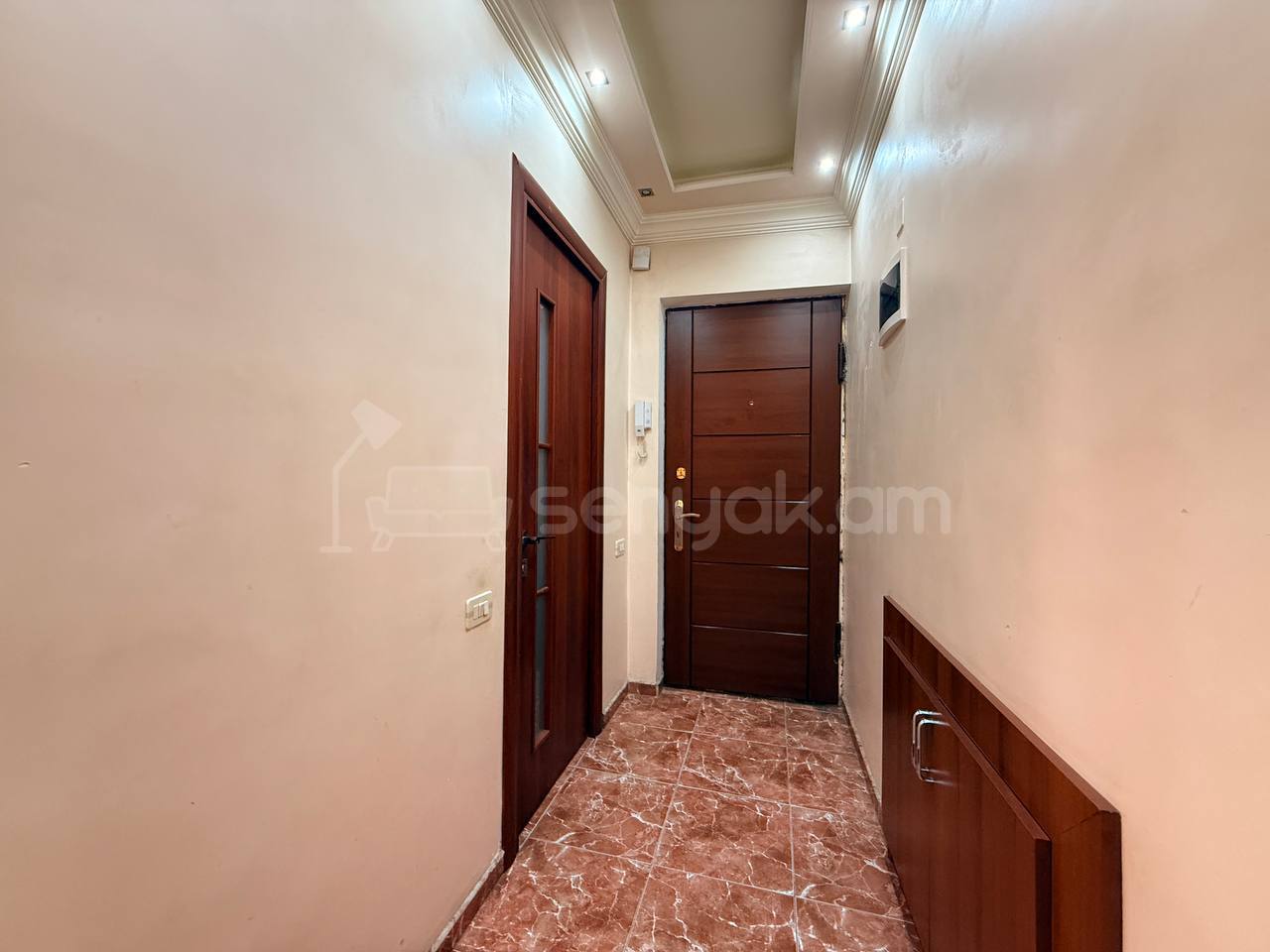 2 Սենյականոց Բնակարան Քարե Շենքում, 72քմ, 5/5 հարկ, Կապիտալ Վերանորոգված, Կահավորված