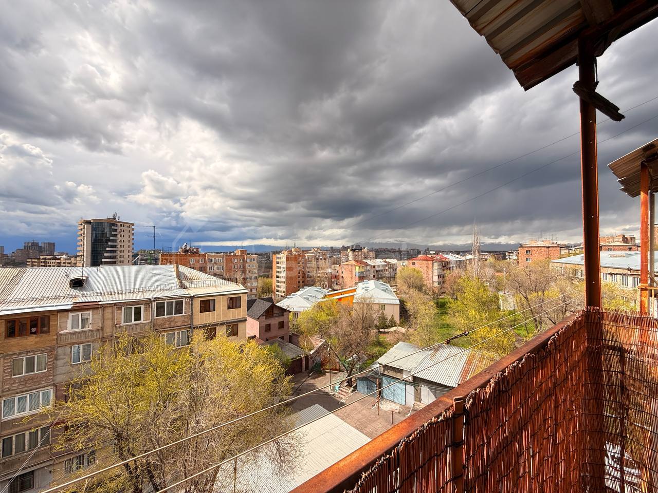 2 Սենյականոց Բնակարան Քարե Շենքում, 72քմ, 5/5 հարկ, Կապիտալ Վերանորոգված, Կահավորված