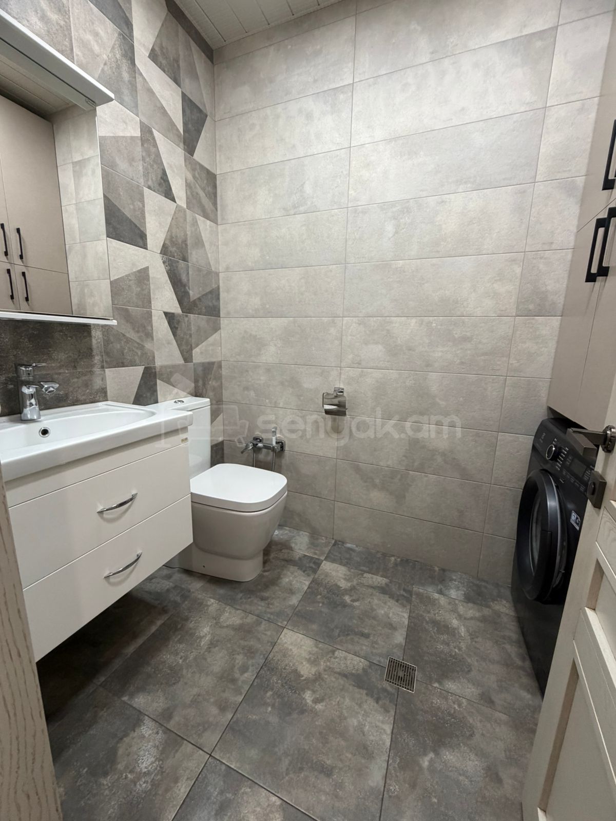 3 Սենյականոց Բնակարան Նորակառույցում, 130քմ, 8/11 հարկ, Դիզայներական Վերանորոգված