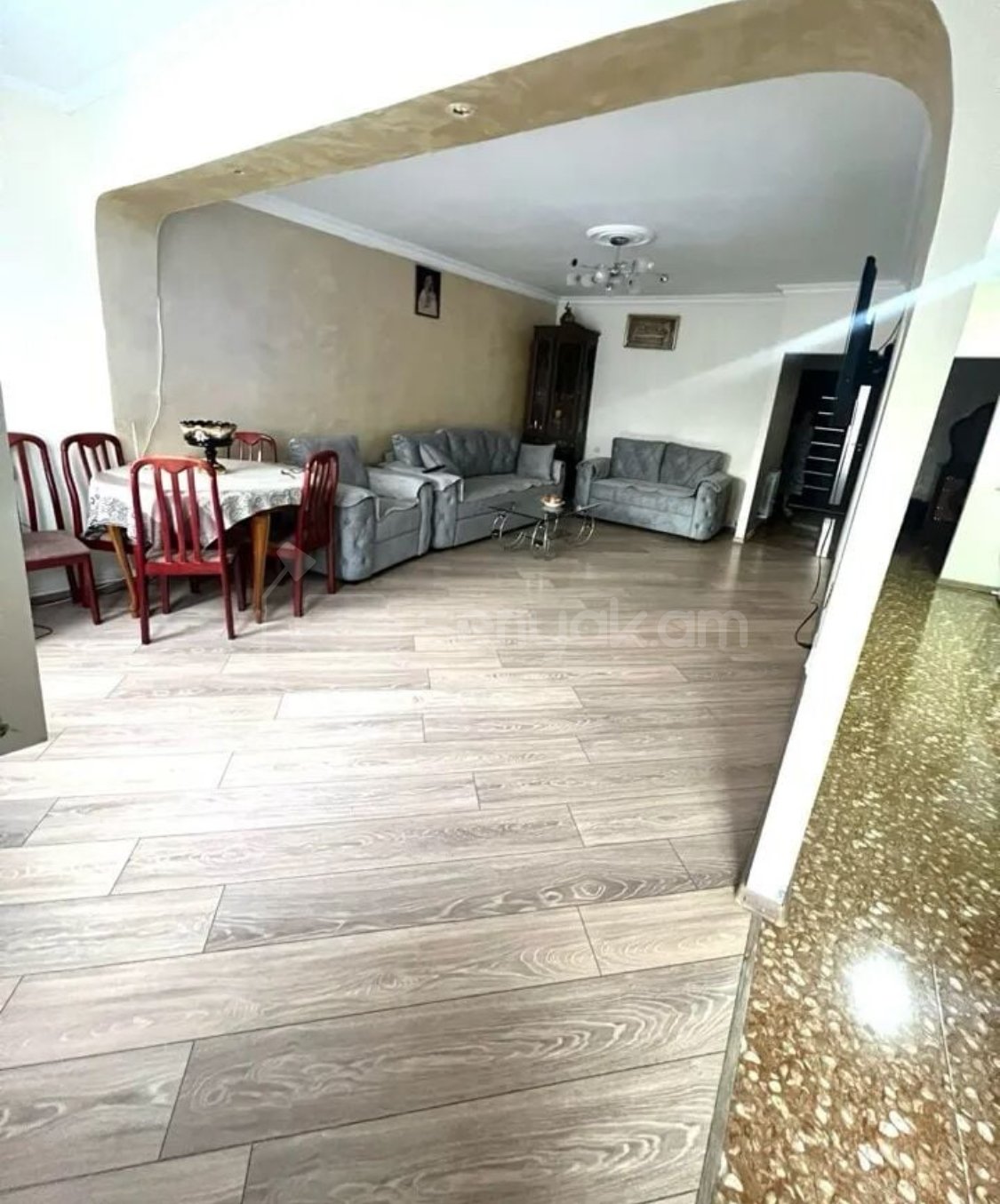 3 Սենյականոց Բնակարան Քարե Շենքում, 92քմ, 3/5 հարկ, Կապիտալ Վերանորոգված