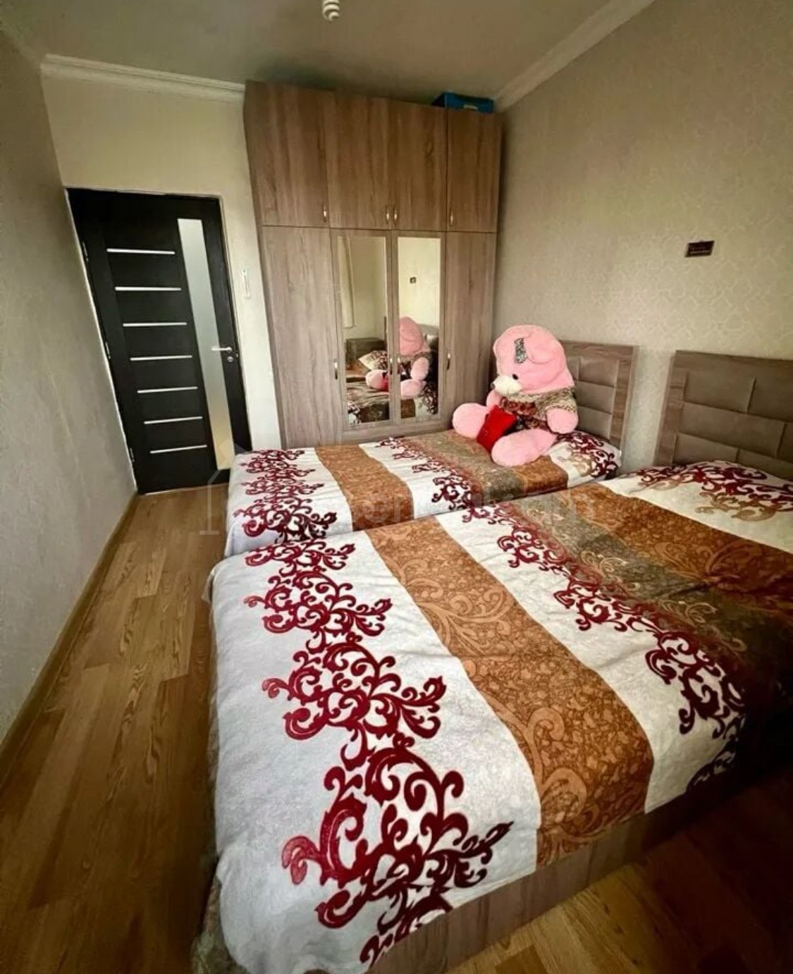 3 Սենյականոց Բնակարան Քարե Շենքում, 92քմ, 3/5 հարկ, Կապիտալ Վերանորոգված