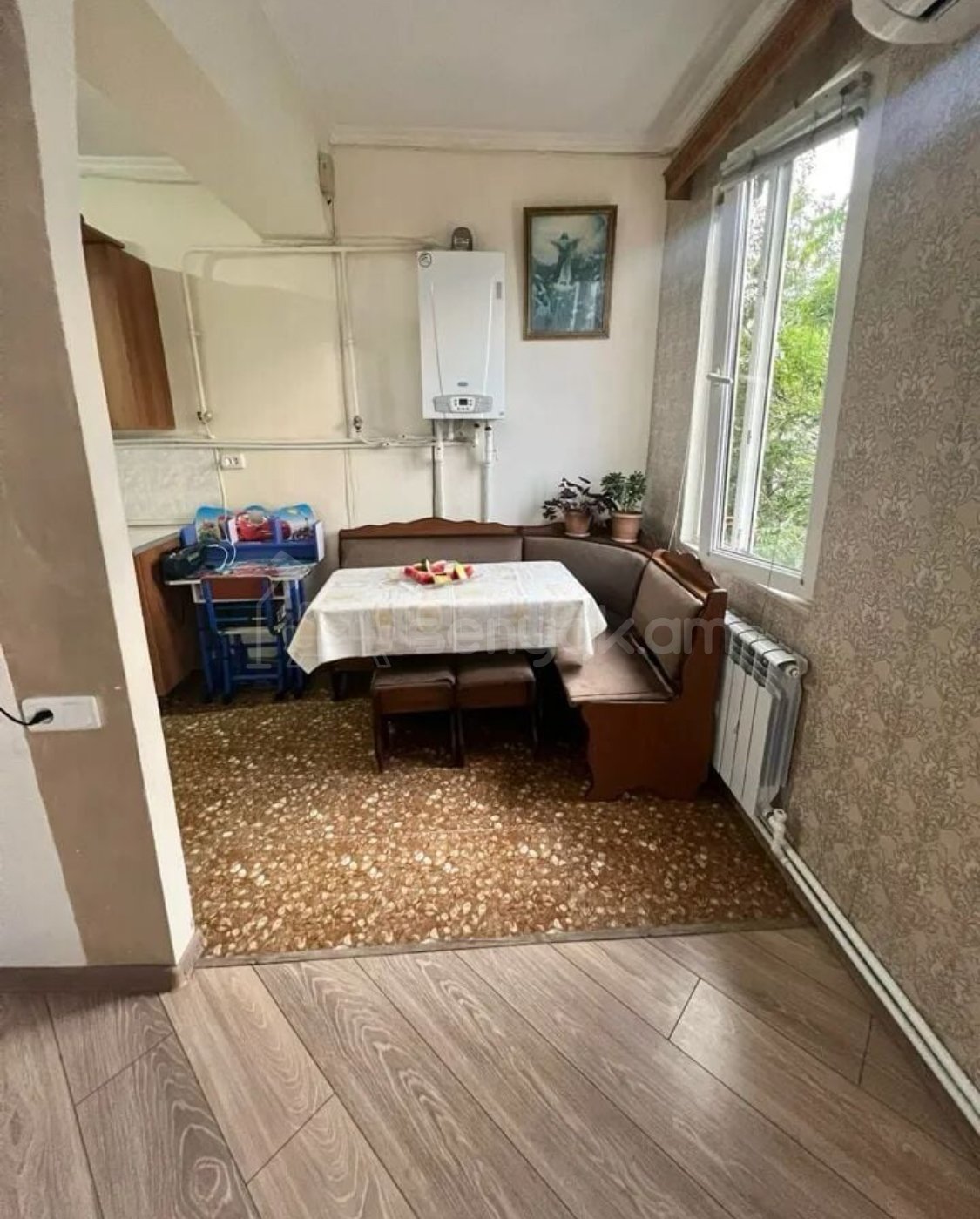 3 Սենյականոց Բնակարան Քարե Շենքում, 92քմ, 3/5 հարկ, Կապիտալ Վերանորոգված