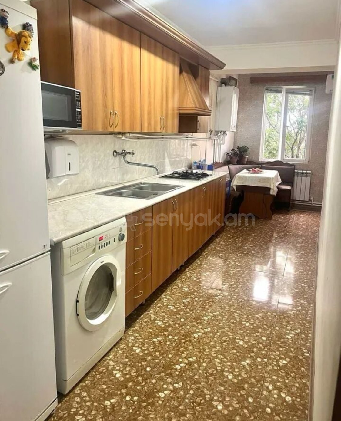 3 Սենյականոց Բնակարան Քարե Շենքում, 92քմ, 3/5 հարկ, Կապիտալ Վերանորոգված