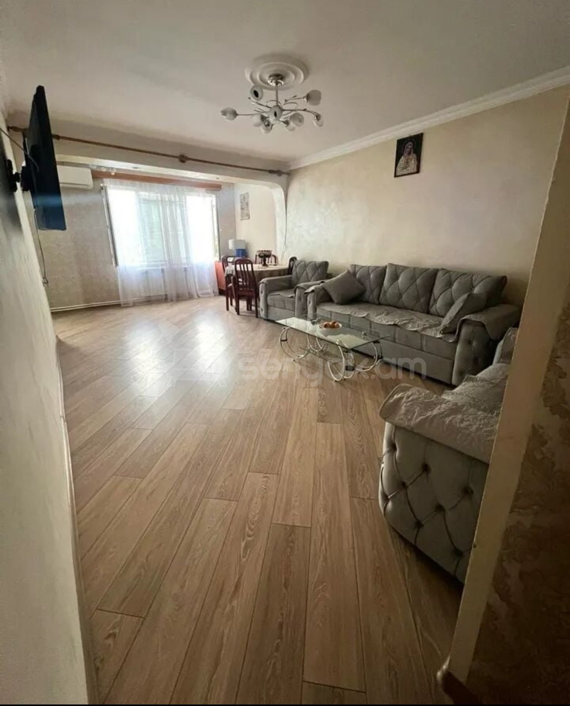 3 Սենյականոց Բնակարան Քարե Շենքում, 92քմ, 3/5 հարկ, Կապիտալ Վերանորոգված