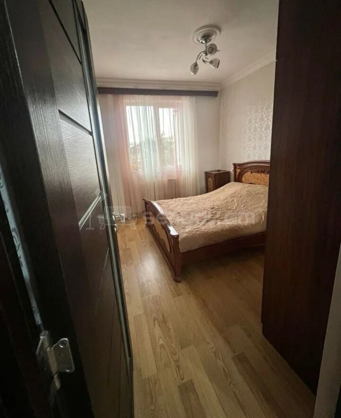 3 Սենյականոց Բնակարան Քարե Շենքում, 92քմ, 3/5 հարկ, Կապիտալ Վերանորոգված